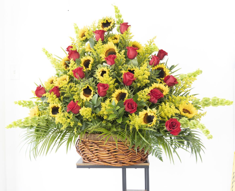 Arreglo de Girasoles y rosas rojas
