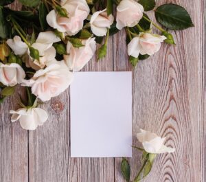 Despierta Emociones: 15 Frases Perfectas para Acompañar tus Regalos Florales